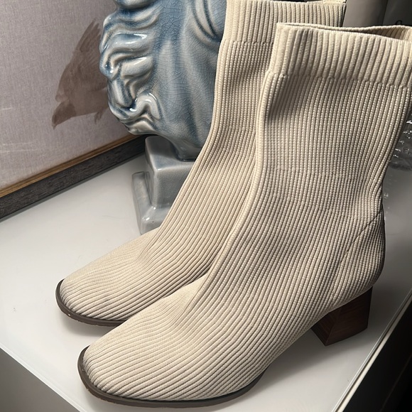 Bishop Pull on sock Boots - Picture 2 of 7